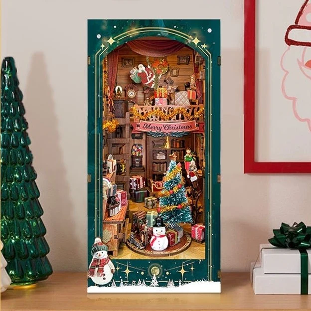 Jingle Cabin DIY Book Nook