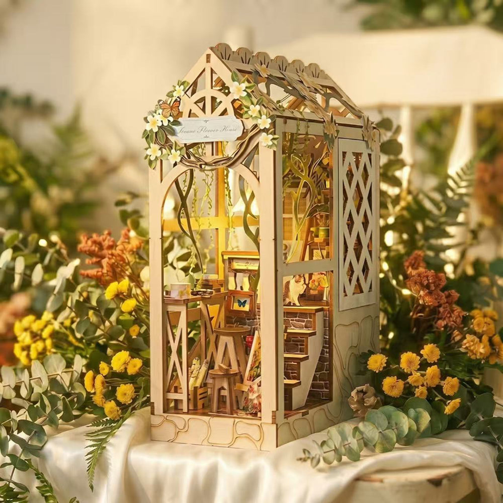 Wewowood Serene Flower House Book Nook Kit